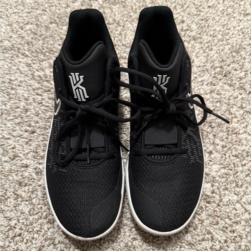 Nike KHYRIE BASKETBALL SHOES Black and White Athletic Shoes